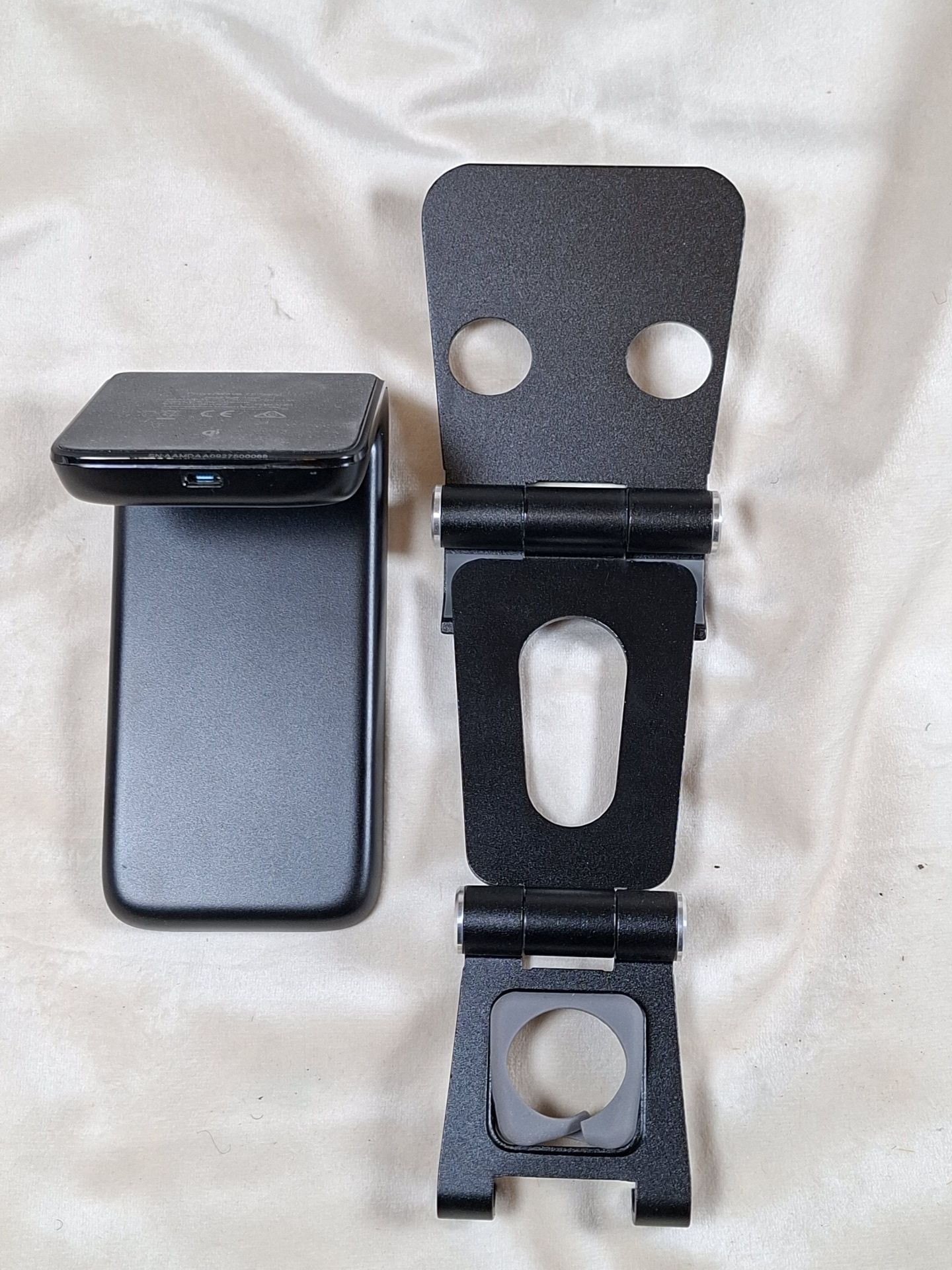 Anker Charging Dock and Adjustable Metal Phone Stand - image 4 of 5