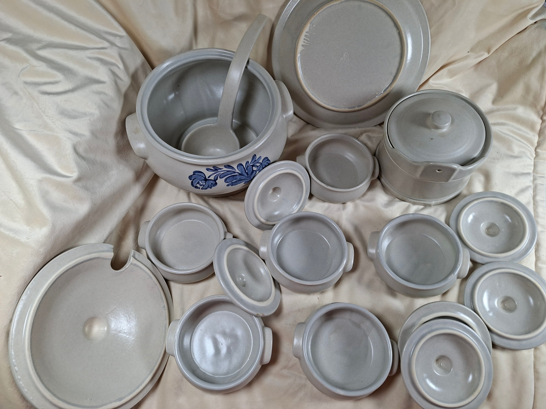 Collection of  Vintage Pfaltz Graff Yorktowne blue floral stoneware set with lids - image 8 of 9