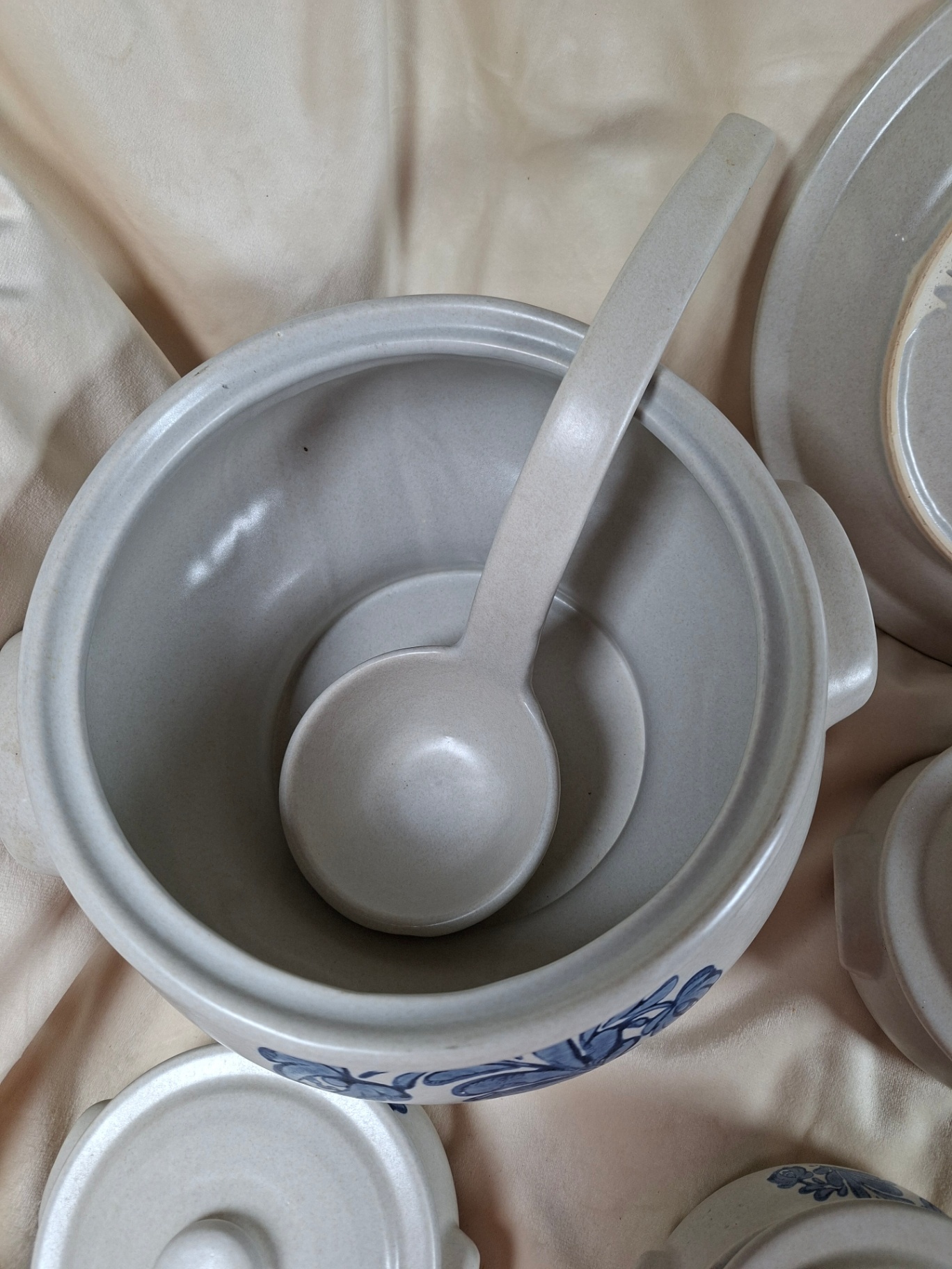 Collection of  Vintage Pfaltz Graff Yorktowne blue floral stoneware set with lids - image 6 of 9