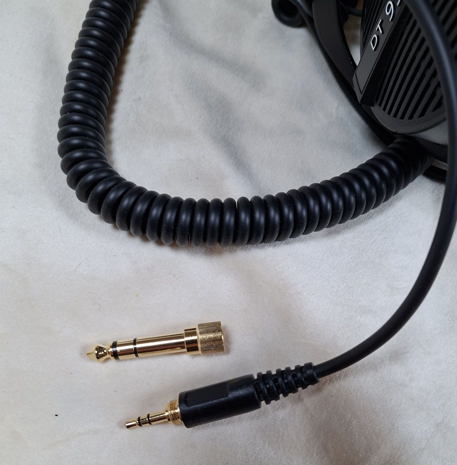 Beyerdynamic DT 990 Pro 250 Ohm Headphones - image 5 of 6