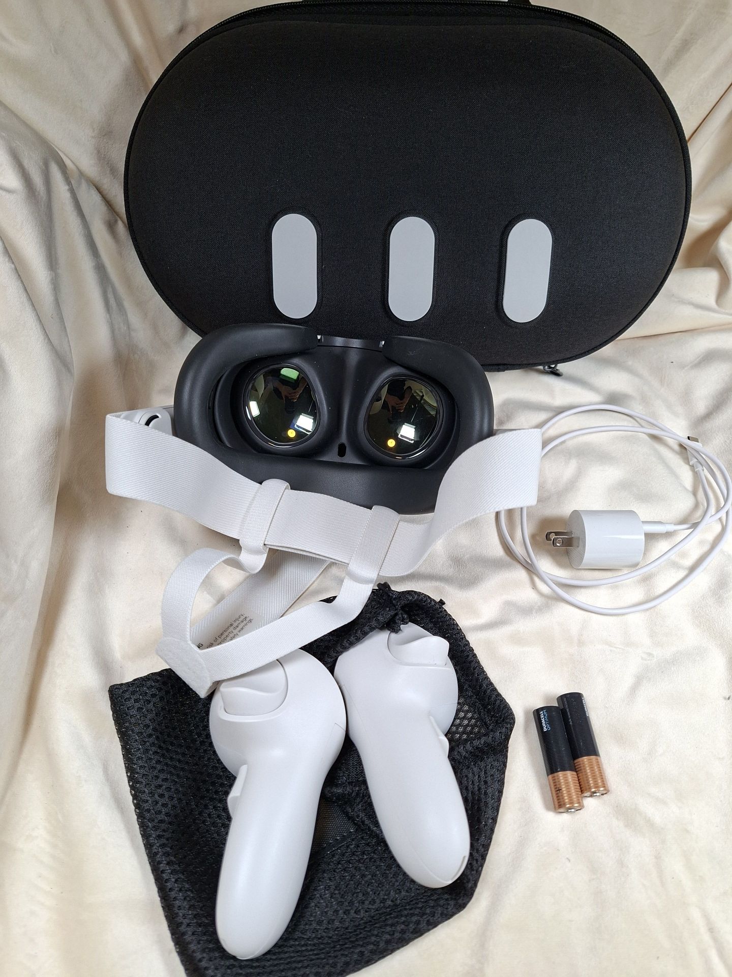 Virtual Reality Headset with Controllers and Accessories - image 2 of 4