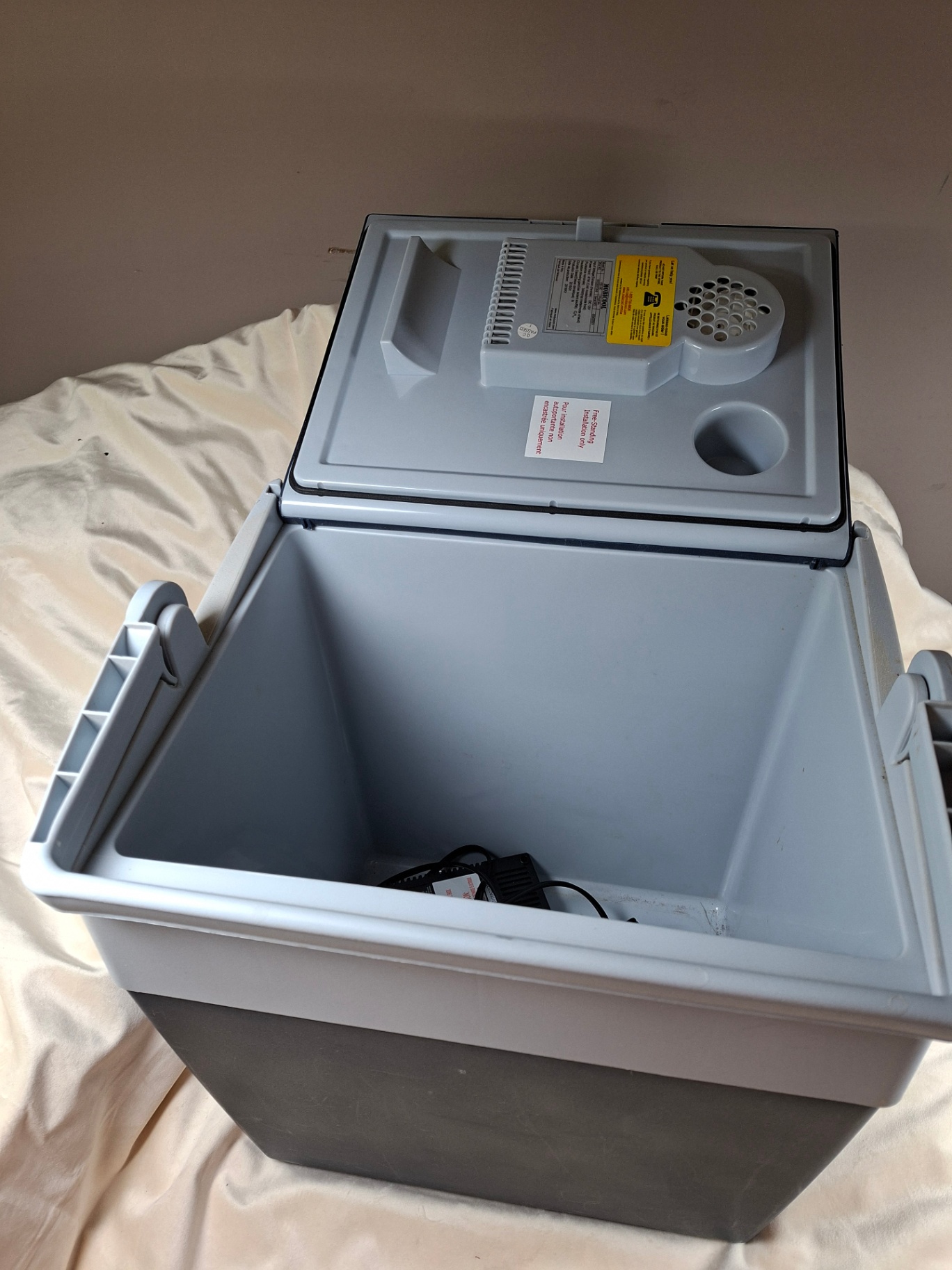 Mobicool portable electric cooler with power cord - image 3 of 6
