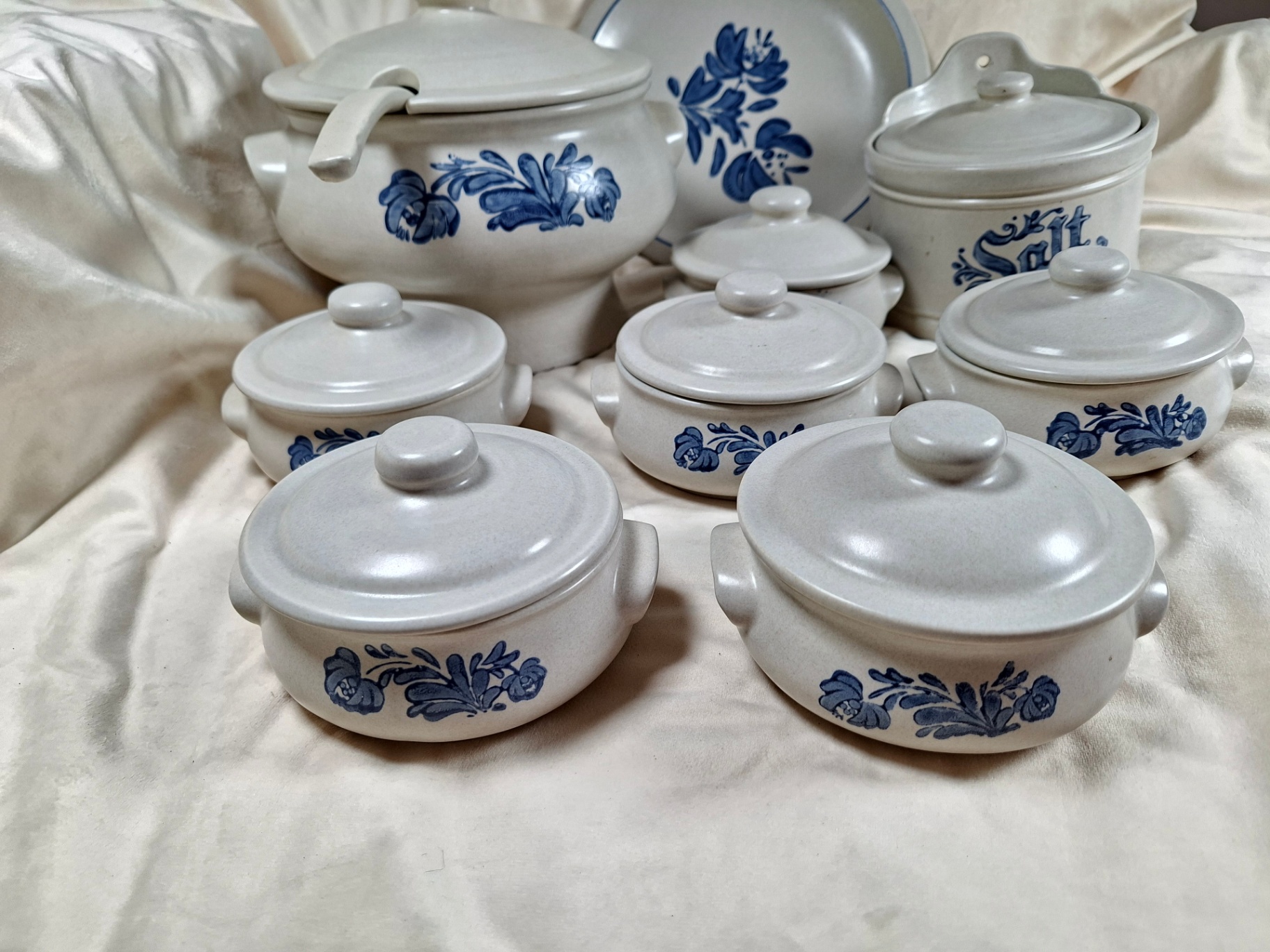 Collection of  Vintage Pfaltz Graff Yorktowne blue floral stoneware set with lids - image 3 of 9