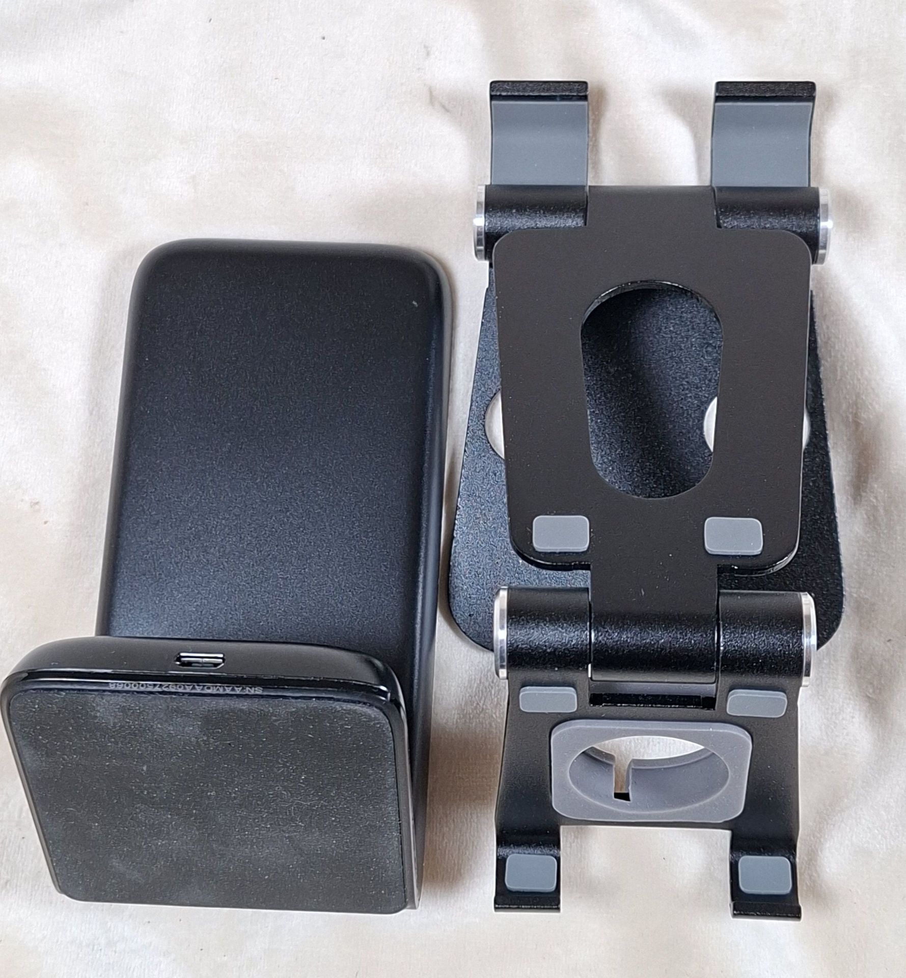 Anker Charging Dock and Adjustable Metal Phone Stand - image 3 of 5