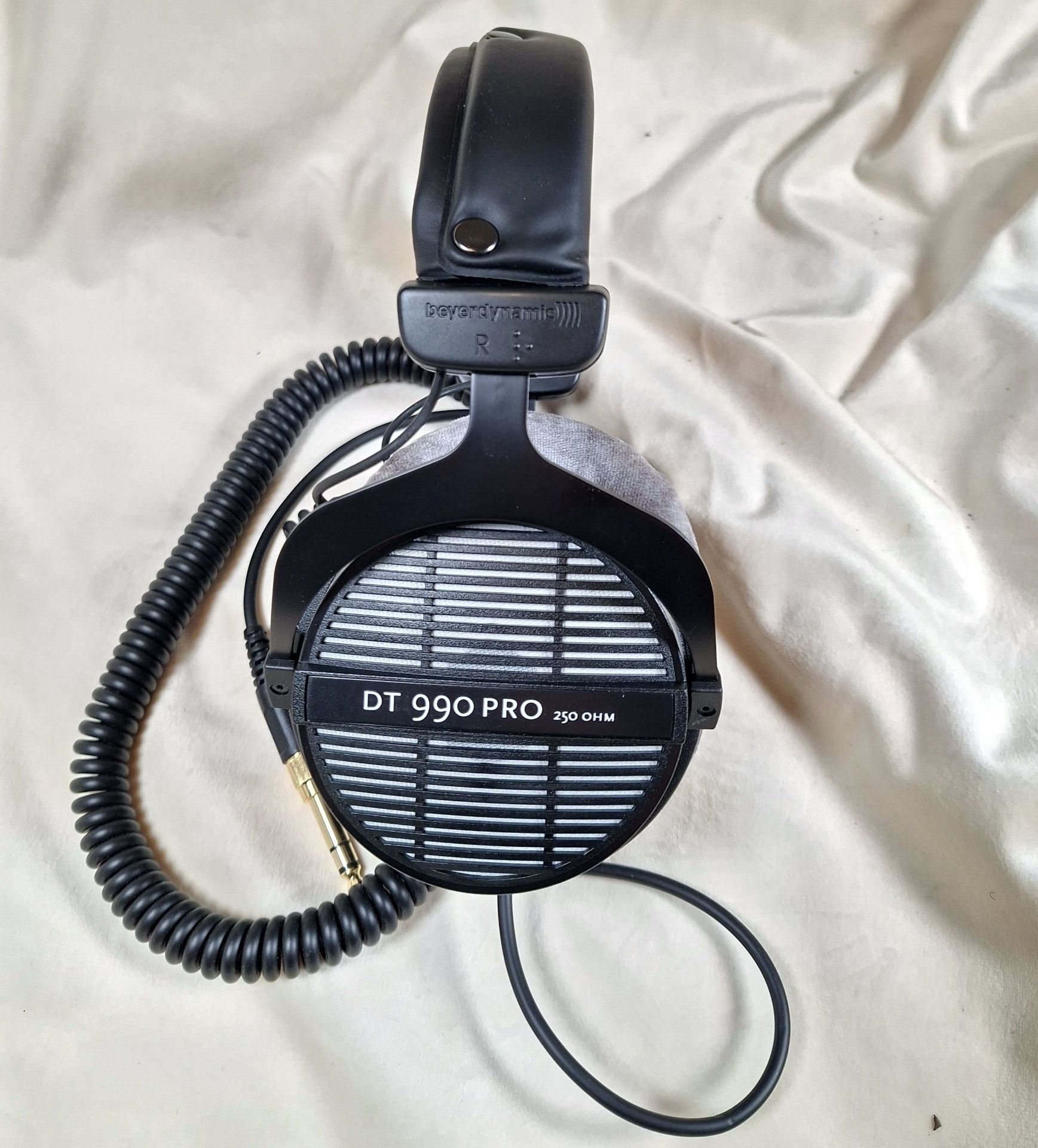 Beyerdynamic DT 990 Pro 250 Ohm Headphones - image 2 of 6