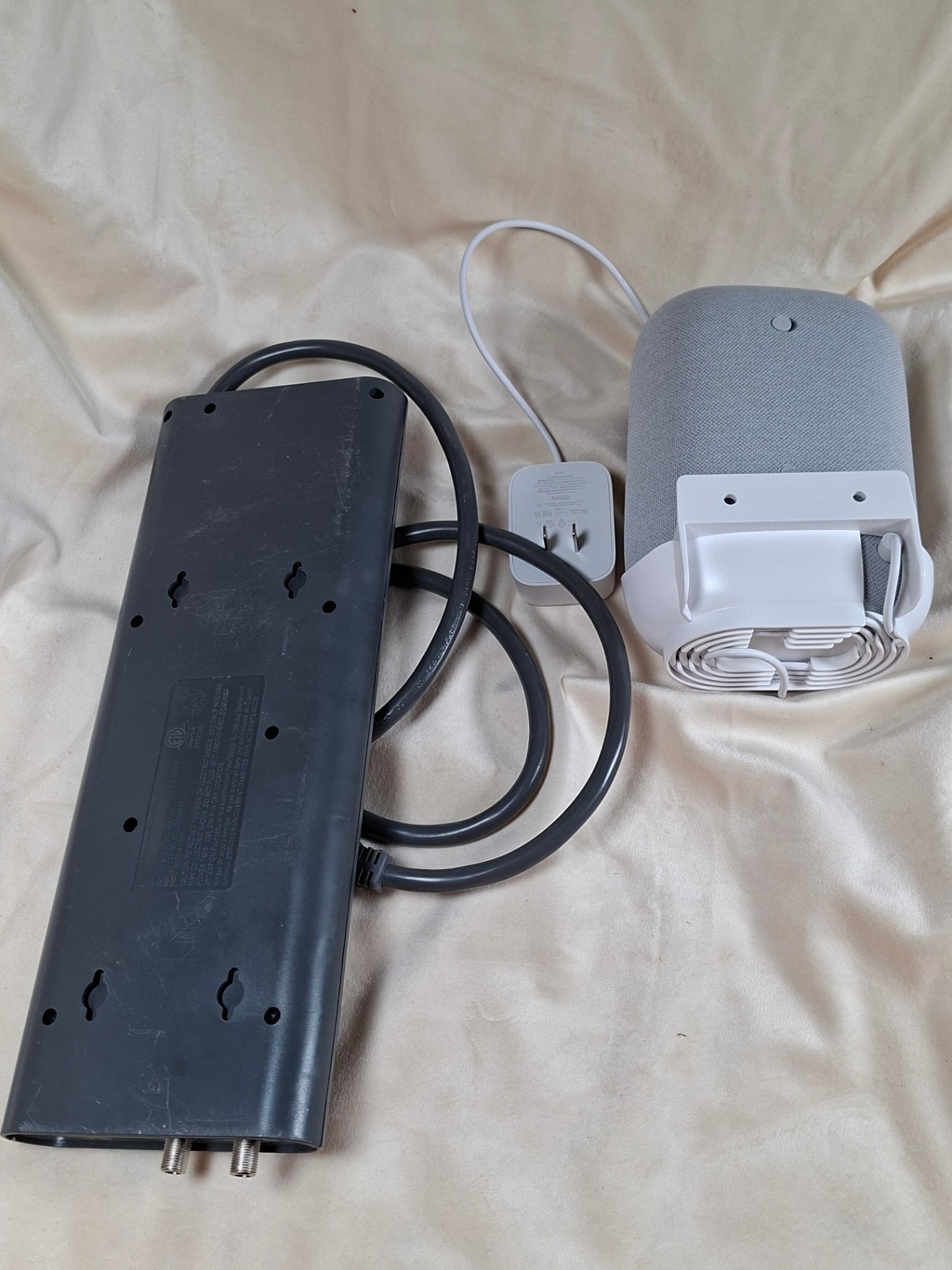 Westinghouse power strip with multiple outlets and a gray fabric-covered speaker - image 4 of 4