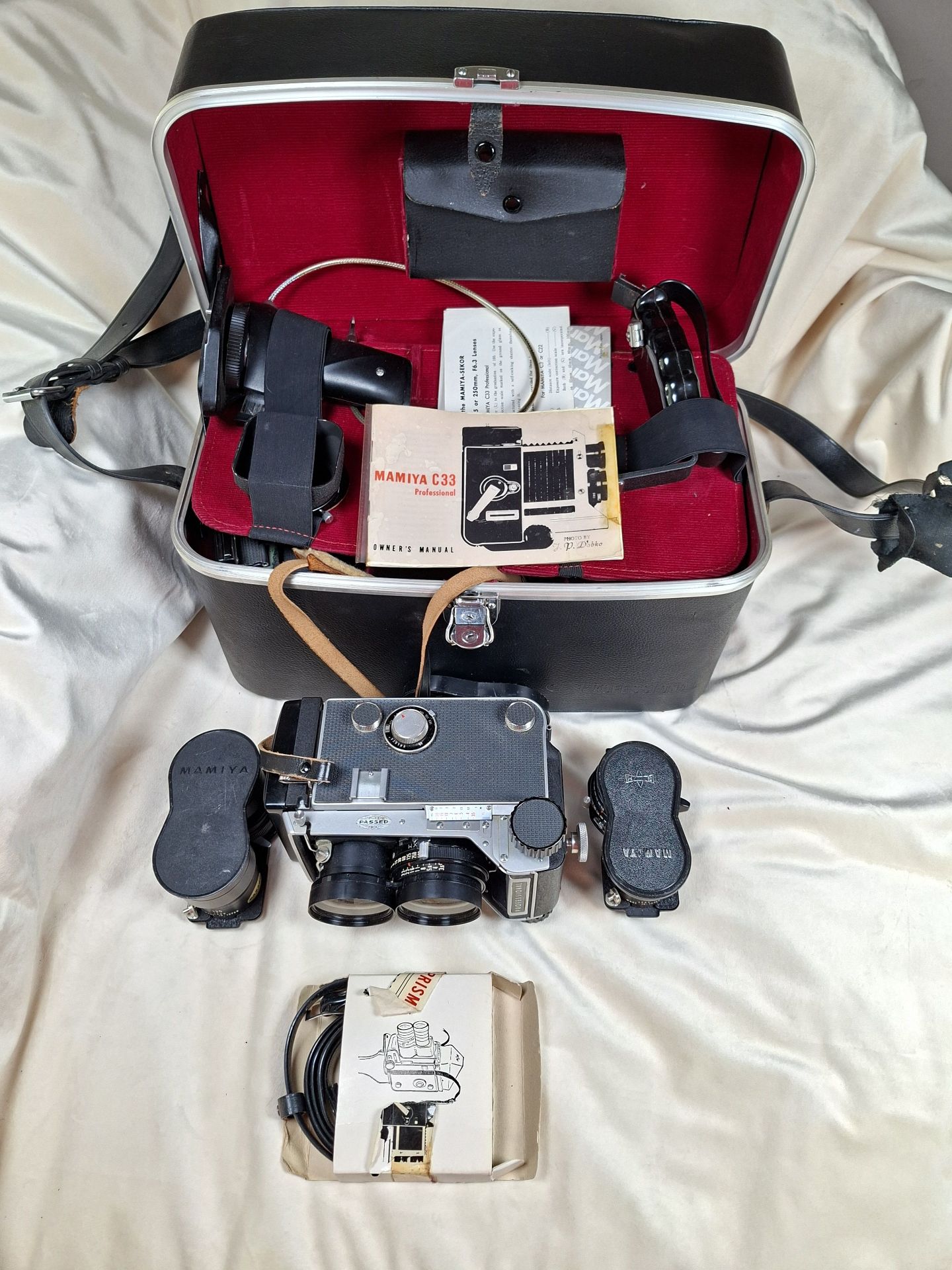 Mamiya C33 Professional Twin-Lens Reflex Camera Kit - image 2 of 11