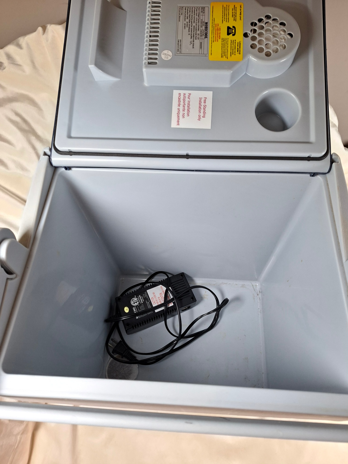 Mobicool portable electric cooler with power cord - image 4 of 6