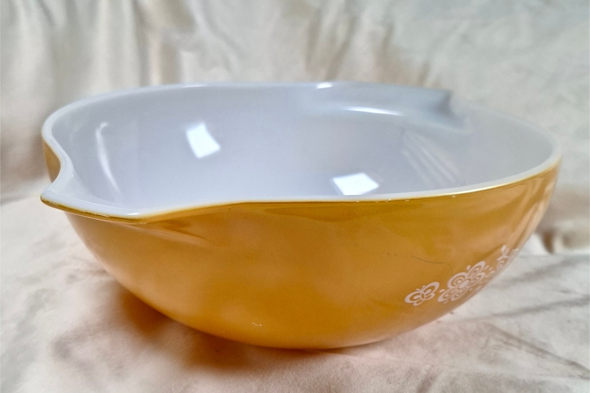 Yellow Pyrex mixing bowl with floral border, 13.5", USA Made - image 2 of 7