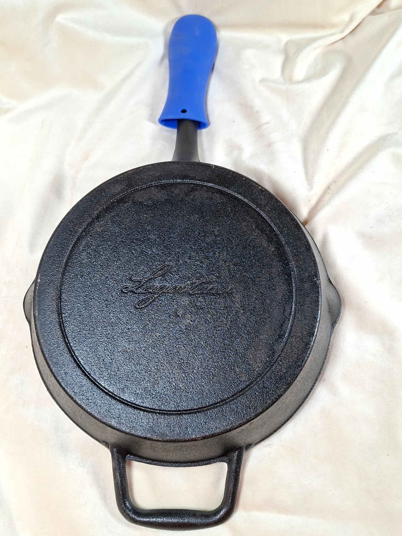 Cast iron skillet with blue silicone handle - image 5 of 5