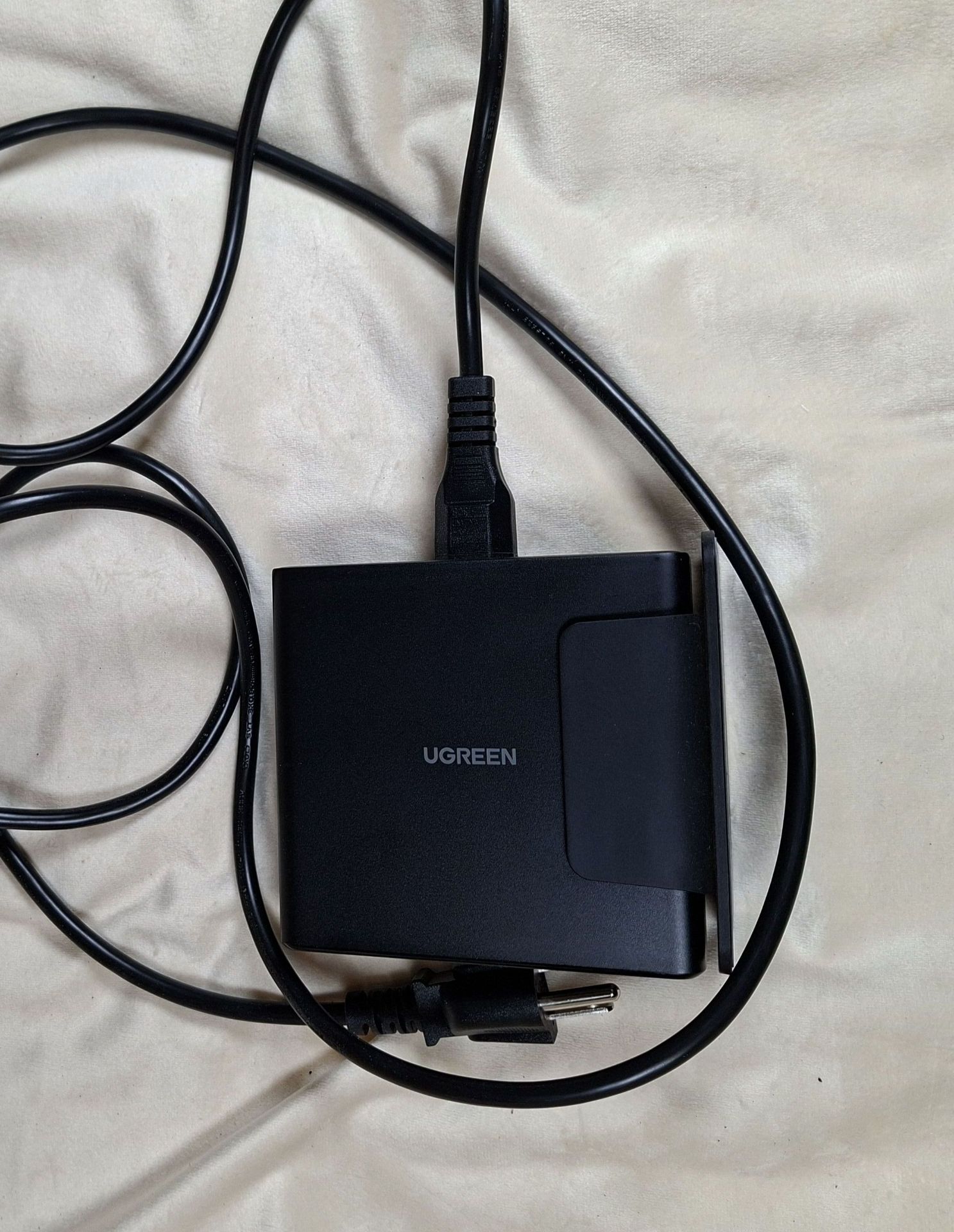 UGREEN 200W 8-Port GaN Desktop Charger - image 2 of 4