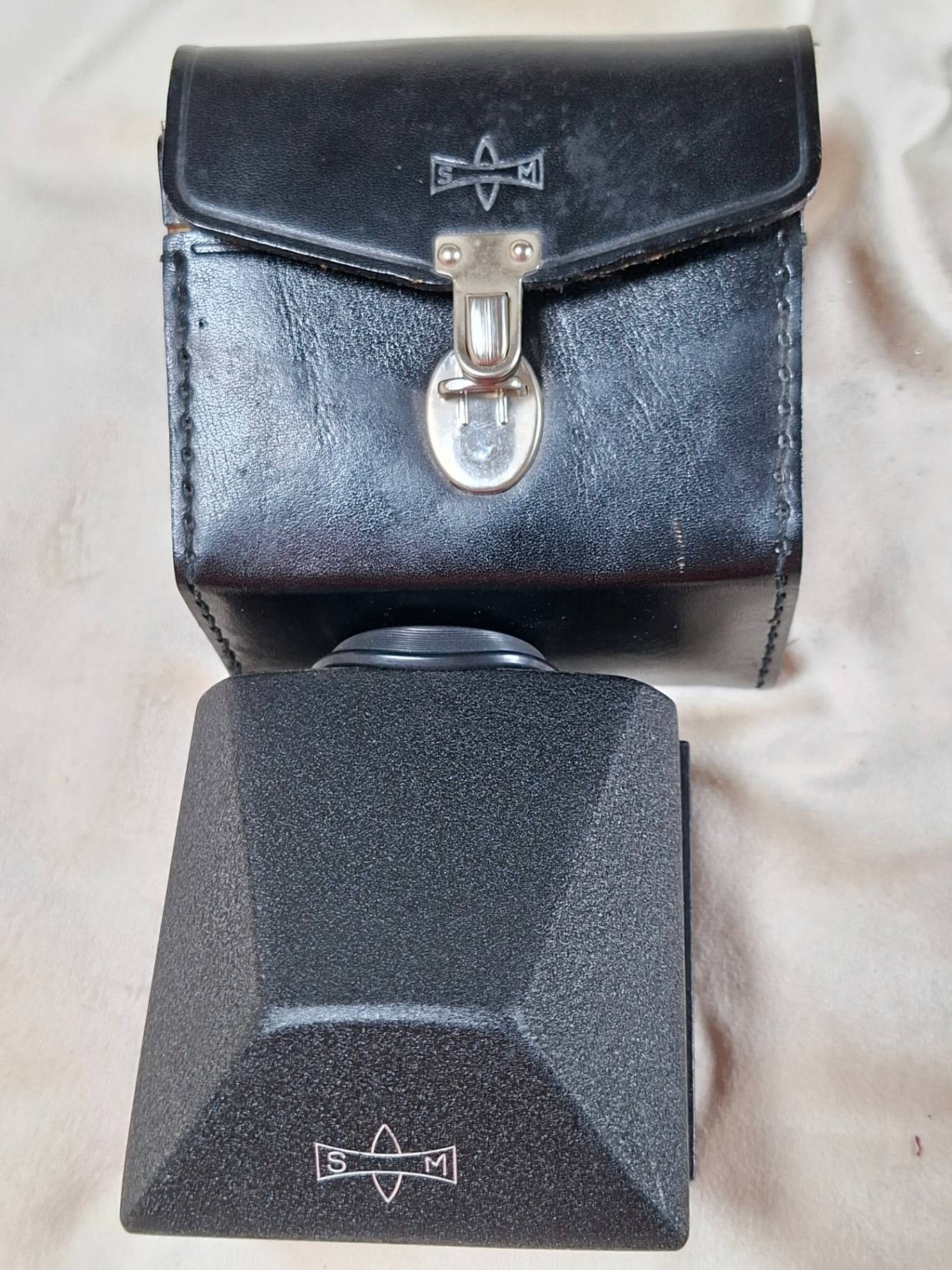 Vintage Mamiya Camera with Leather Case - image 4 of 6