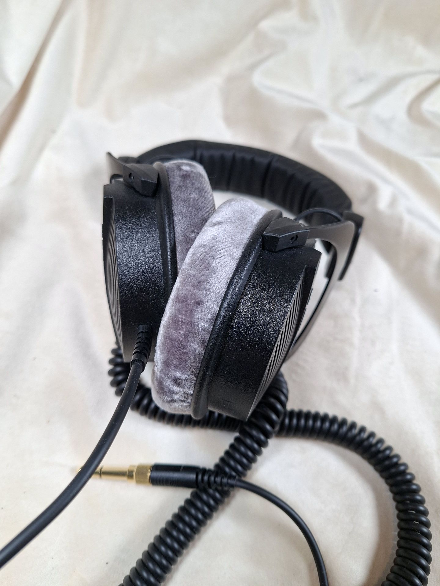 Beyerdynamic DT 990 Pro 250 Ohm Headphones - image 6 of 6