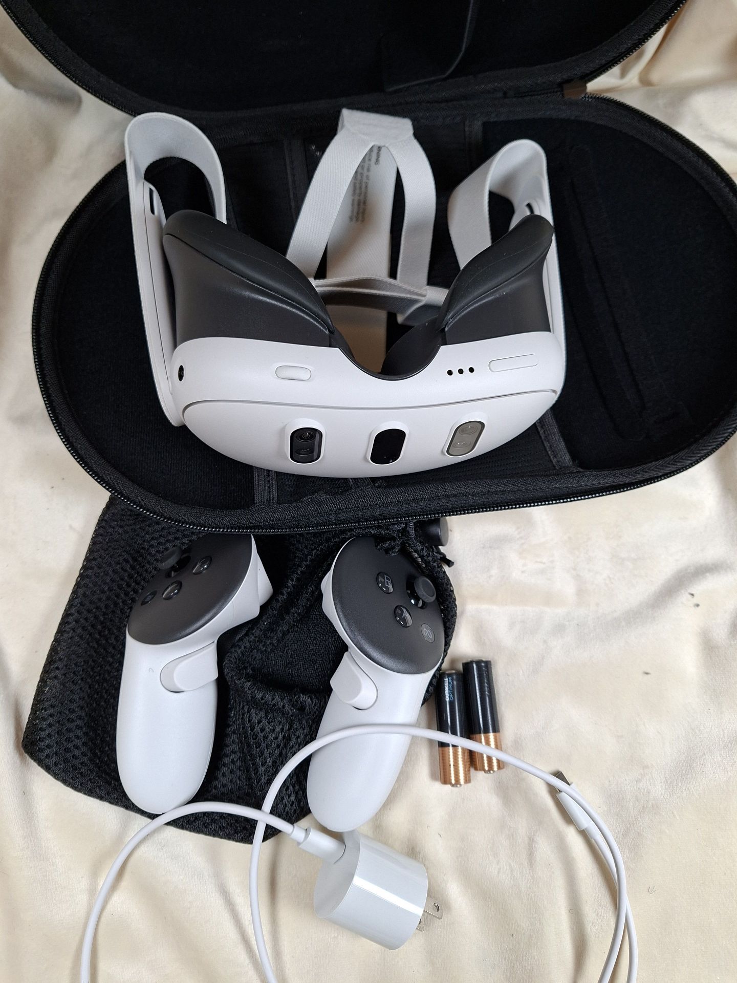 Virtual Reality Headset with Controllers and Accessories - image 4 of 4