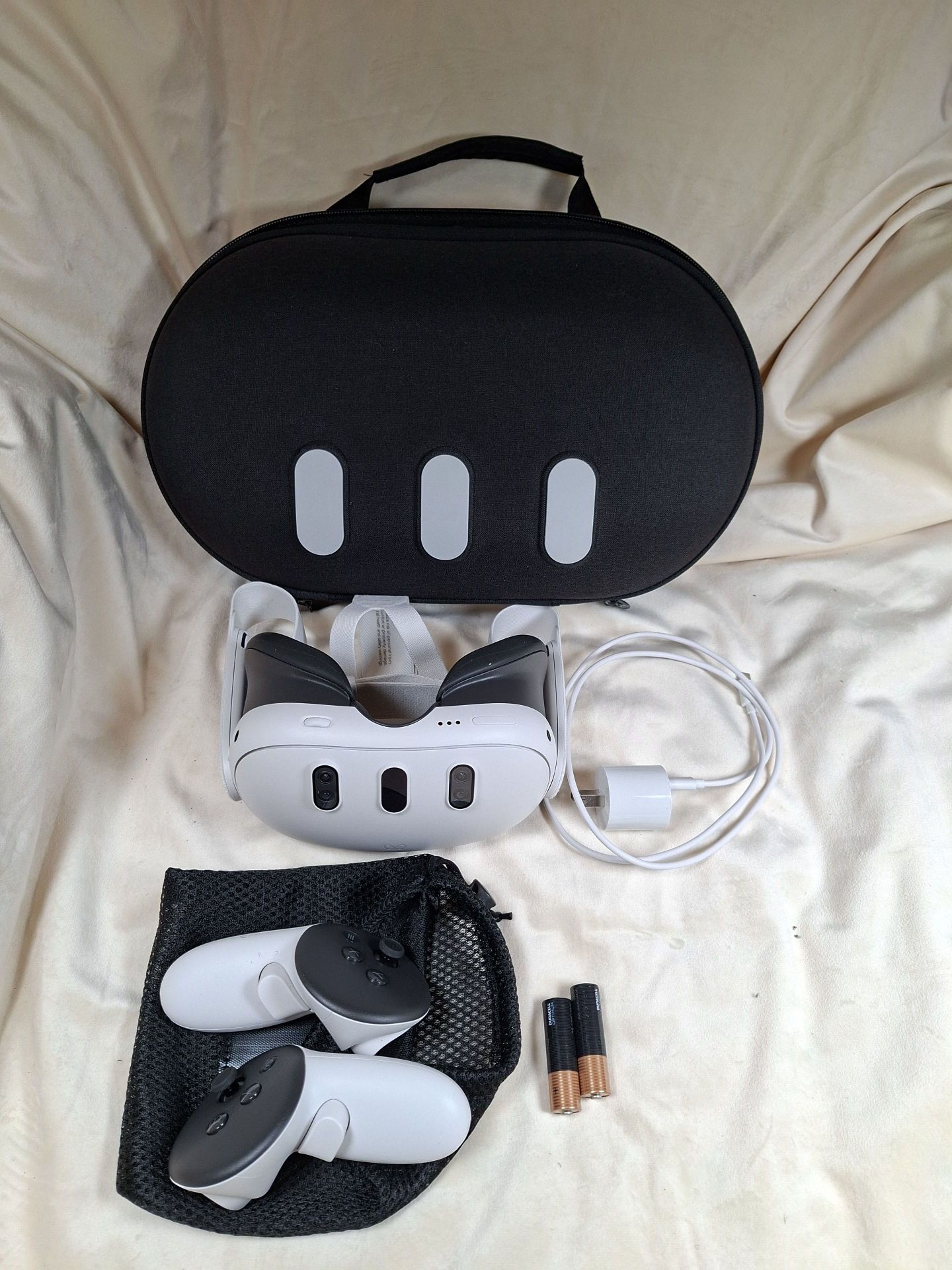 Virtual Reality Headset with Controllers and Accessories - image 1 of 4