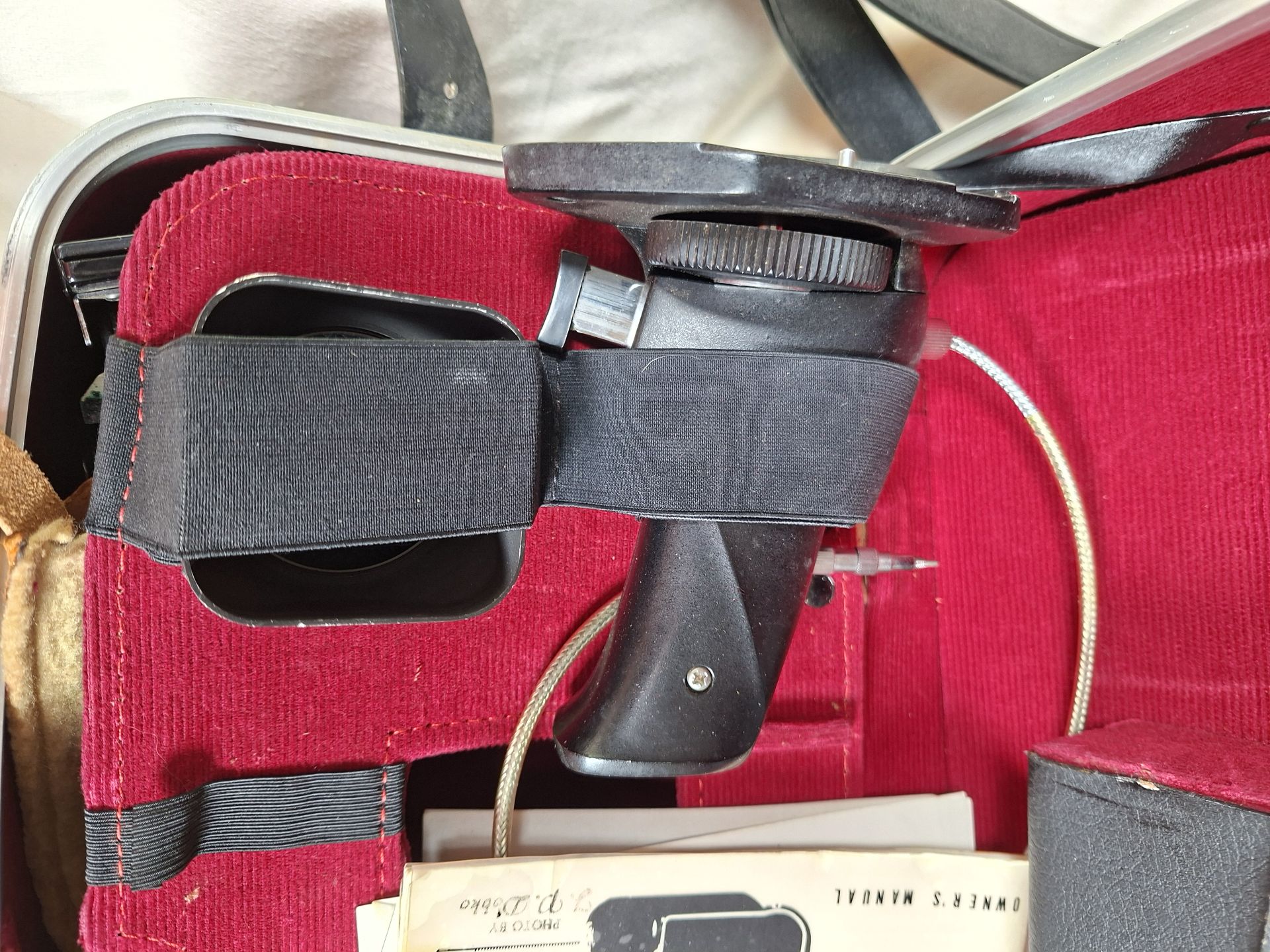 Mamiya C33 Professional Twin-Lens Reflex Camera Kit - image 4 of 11