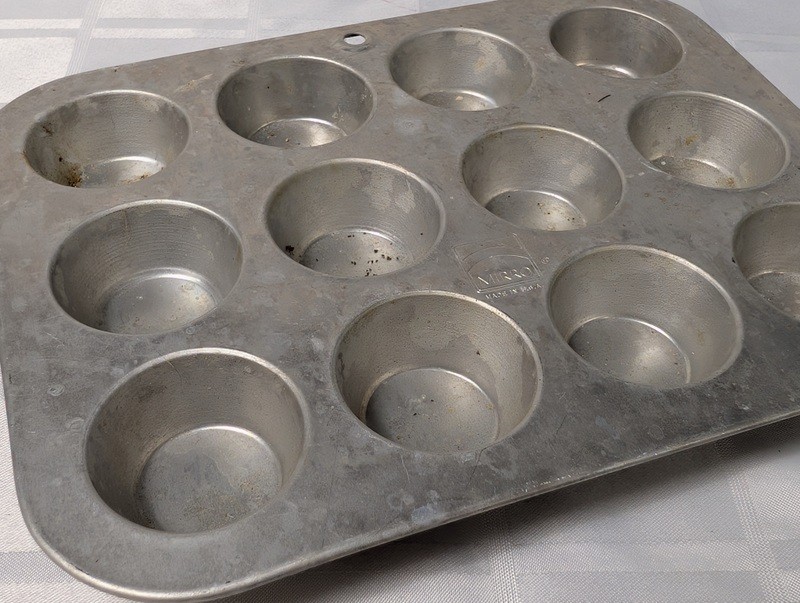 Mirro 12-Cup Muffin Pan - image 6 of 11
