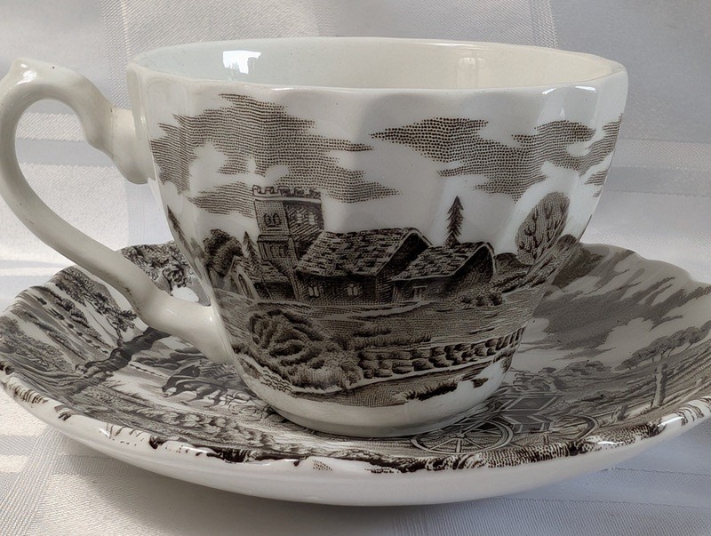 Myott Royal Mail Teacup and Saucer Set - image 3 of 14