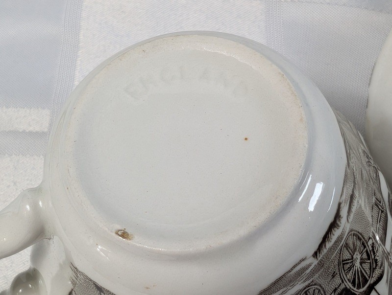 Myott Royal Mail Teacup and Saucer Set - image 14 of 14