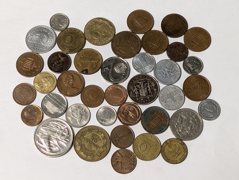 Assorted international coins including Jamaican 1975 issues - image 1 of 26
