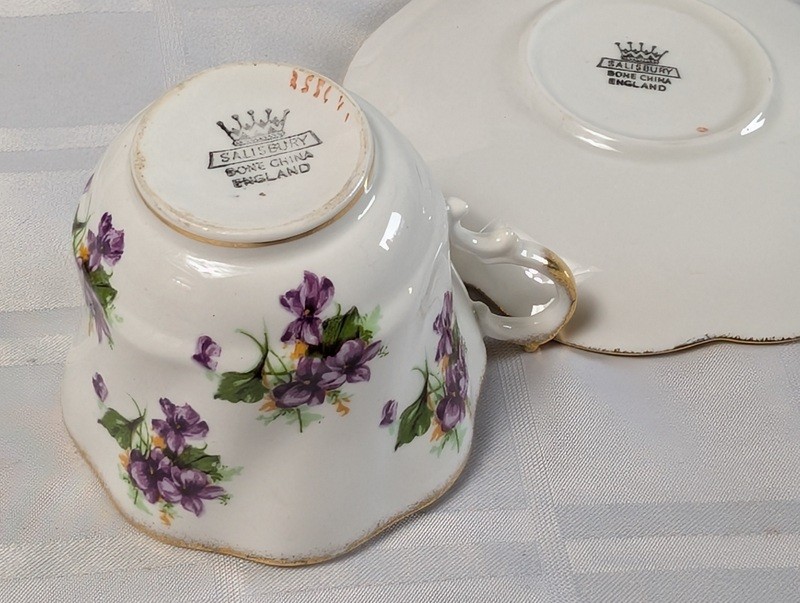 Salisbury bone china teacup set with floral mugs and scalloped plate - image 14 of 15