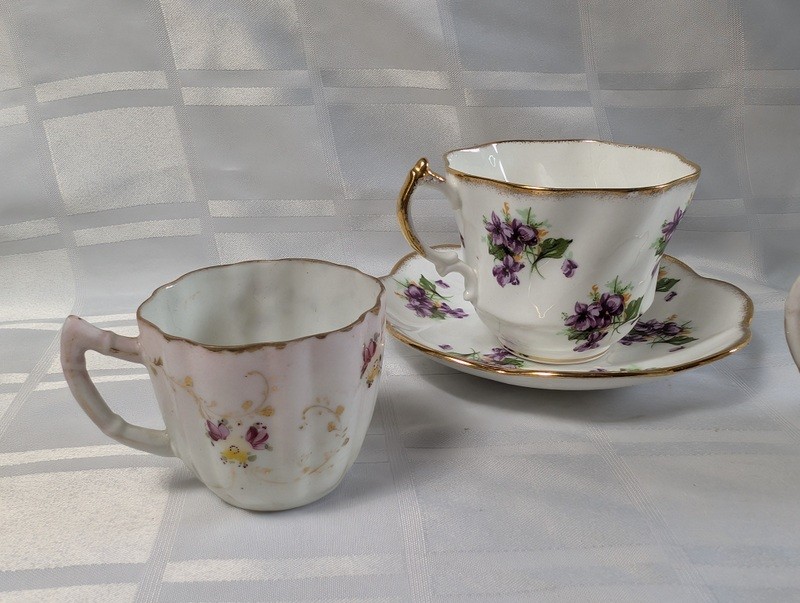 Salisbury bone china teacup set with floral mugs and scalloped plate - image 2 of 15