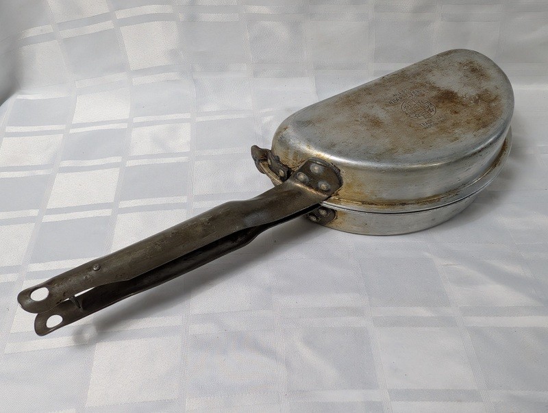 Wear-Ever Aluminum No. 137 Clamshell Pan - image 5 of 11