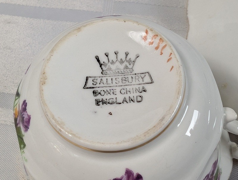 Salisbury bone china teacup set with floral mugs and scalloped plate - image 15 of 15