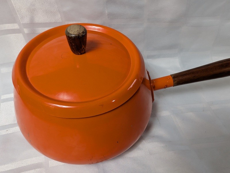 Orange enamel pot with lid and wooden handle - image 4 of 14