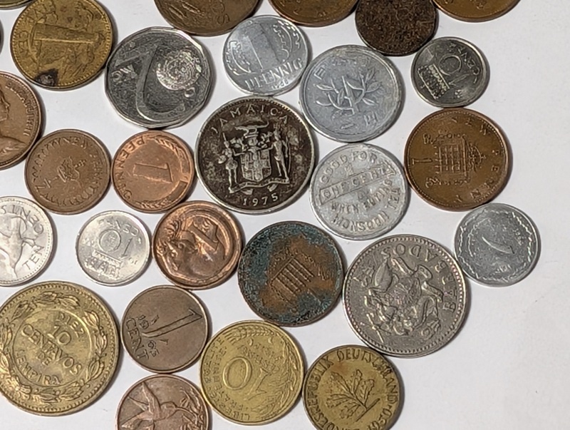 Assorted international coins including Jamaican 1975 issues - image 5 of 26