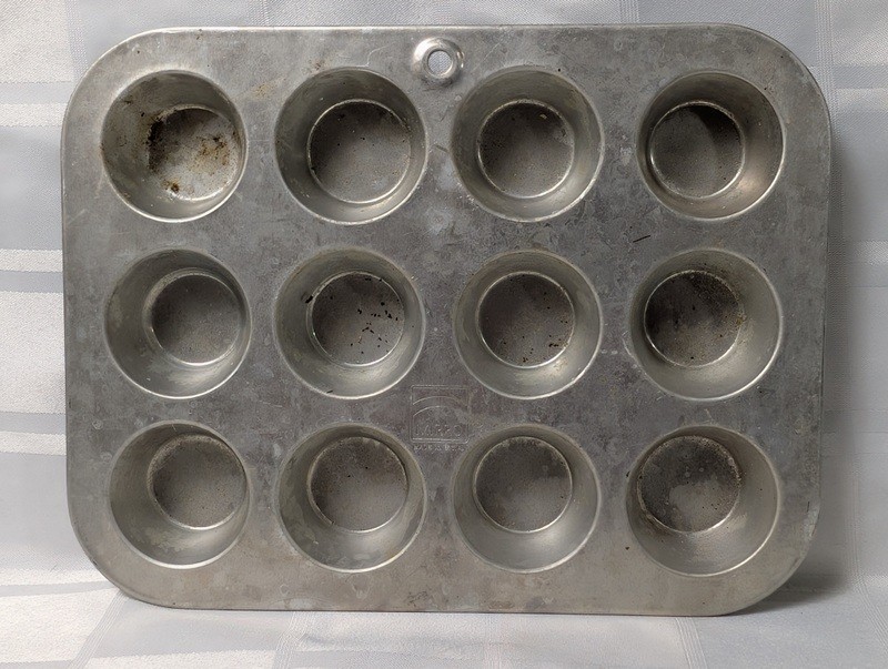 Mirro 12-Cup Muffin Pan - image 1 of 11