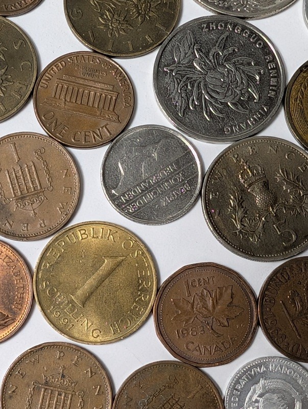 Assorted international coins - image 20 of 21