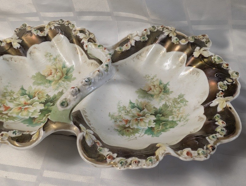 Two-section shell-shaped porcelain serving dish with floral pattern - image 4 of 15