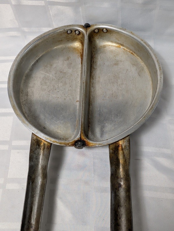 Wear-Ever Aluminum No. 137 Clamshell Pan - image 8 of 11