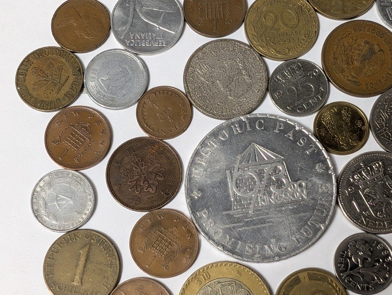 Diverse collection of coins and a commemorative token - image 5 of 20