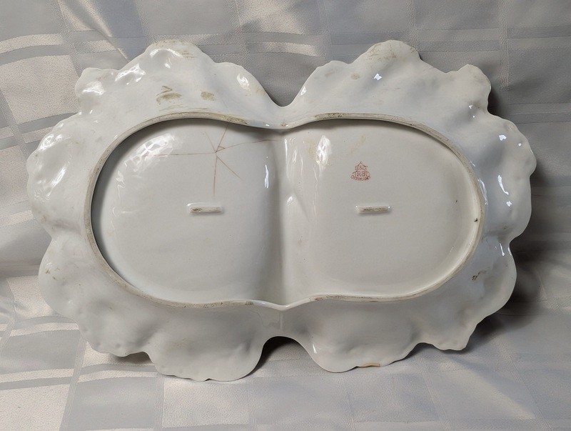 Two-section shell-shaped porcelain serving dish with floral pattern - image 10 of 15