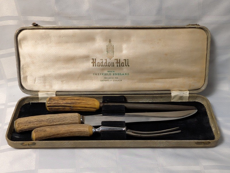 Haddon Hall carving set in case - image 1 of 10