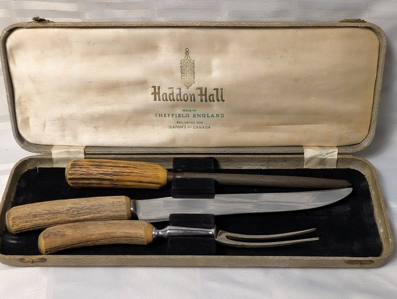 Haddon Hall carving set in case - image 2 of 10