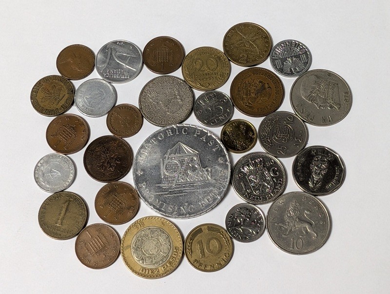 Diverse collection of coins and a commemorative token - image 1 of 20
