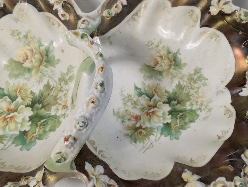 Two-section shell-shaped porcelain serving dish with floral pattern - image 8 of 15