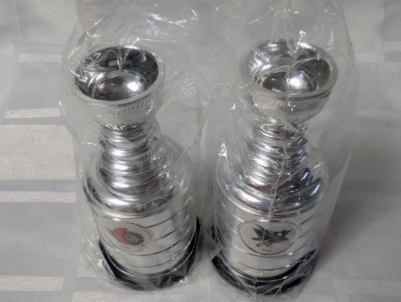 NHL Stanley Cup Salt and Pepper Shaker Set - image 4 of 6