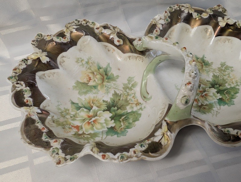 Two-section shell-shaped porcelain serving dish with floral pattern - image 5 of 15