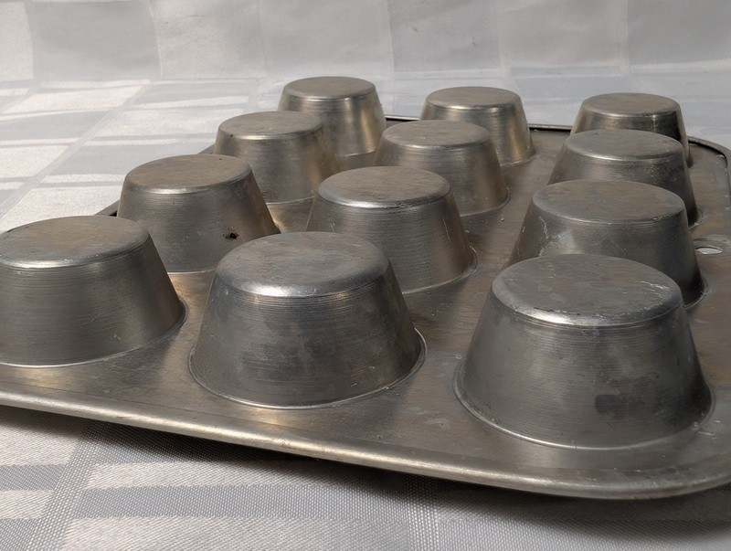 Mirro 12-Cup Muffin Pan - image 9 of 11