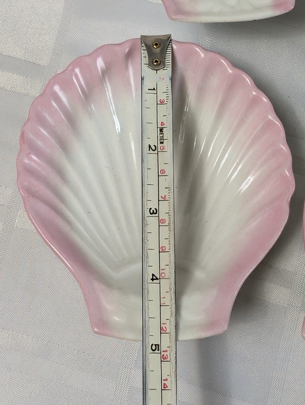 Shell-shaped porcelain dishes with pink rims - image 11 of 12