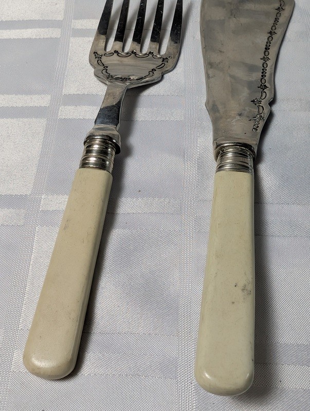 Vintage carving fork and knife with cream handles - image 9 of 10