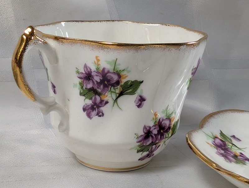 Salisbury bone china teacup set with floral mugs and scalloped plate - image 11 of 15