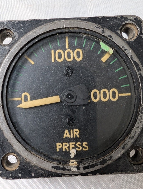 Air pressure gauge with mounting flange - image 8 of 9