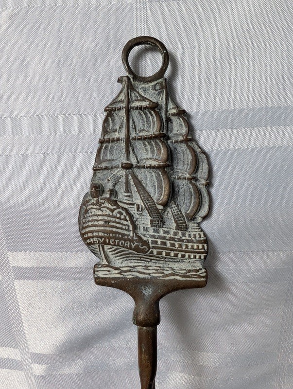 Antique ship-themed dusting brush - image 3 of 9