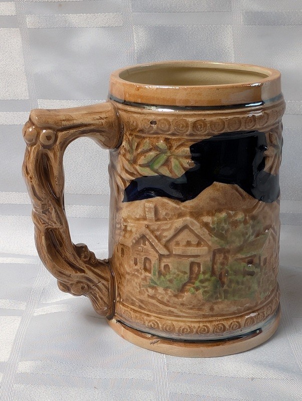 Ceramic beer stein with lid and hand-painted scene - image 4 of 9