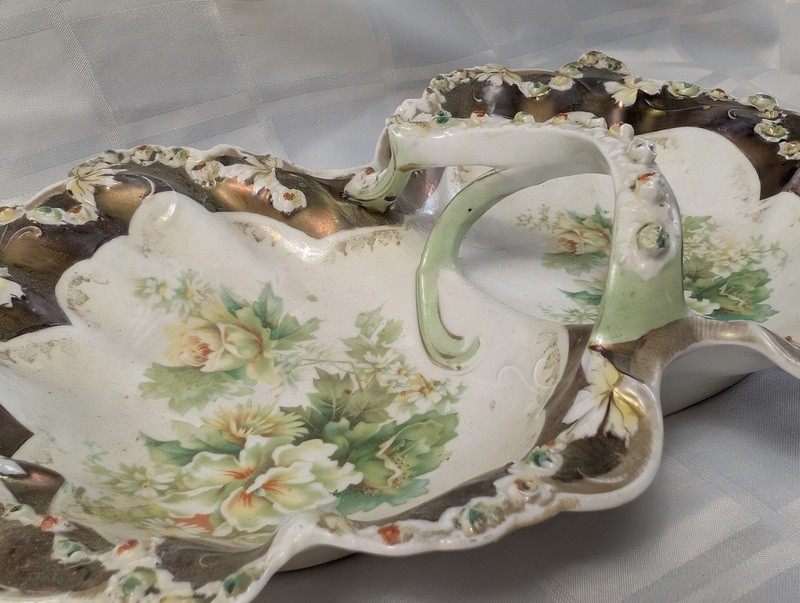 Two-section shell-shaped porcelain serving dish with floral pattern - image 6 of 15